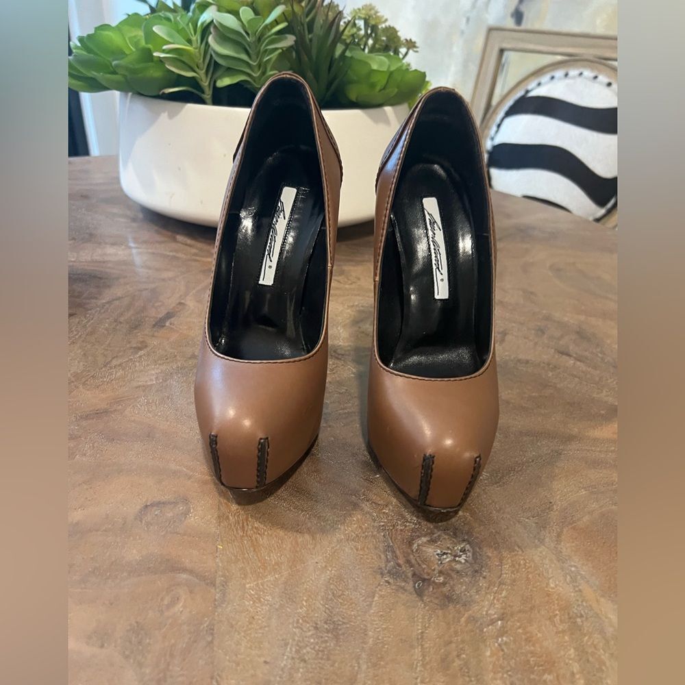 Brian Atwood Lavinia Safari Women's shoes size 7